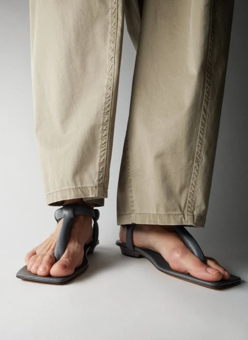 Aston Sandal
