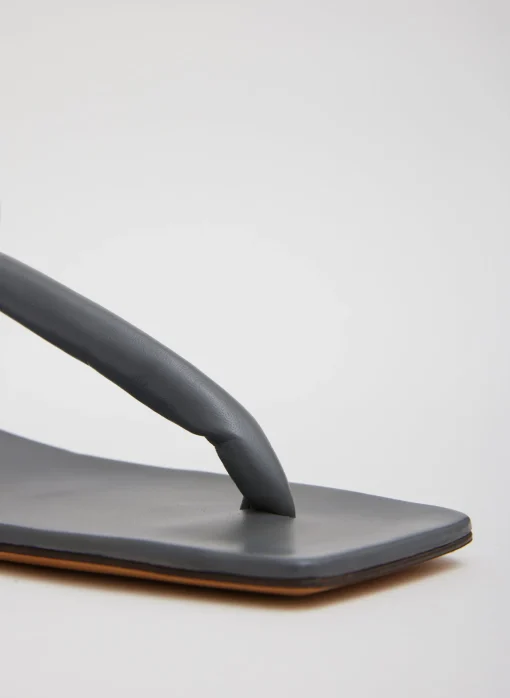 Aston Sandal