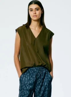 Italian Sporty Nylon Sleeveless V-Neck Top
